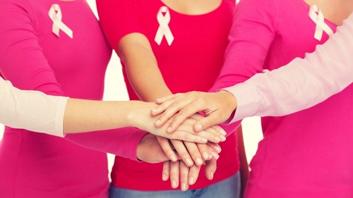 ayuda a pacientes con cáncer de mama